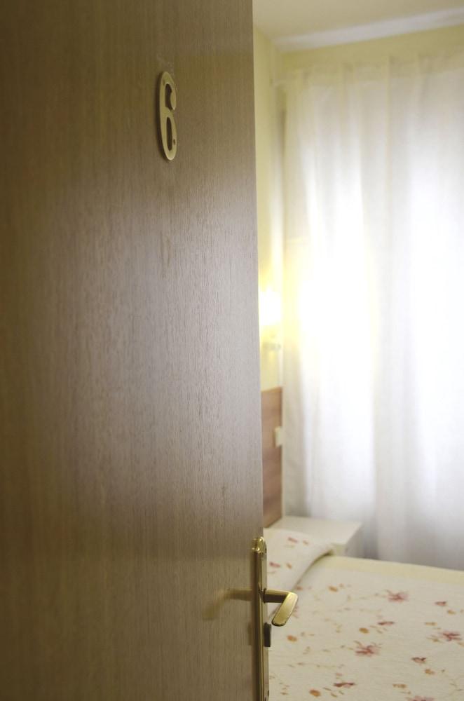 Hostal Nersan2 Madrid Eksteriør billede